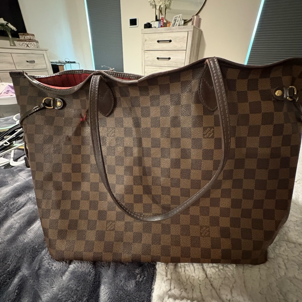 Louis Vuitton Brown Checkered Tote with Red Interior - Picture 2 of 6